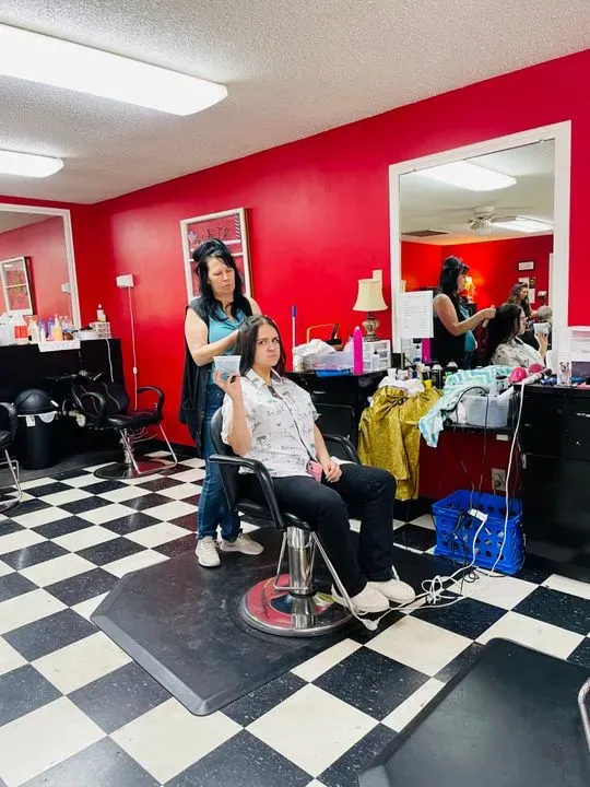 https://cdn.salonspotlight.com/photos/Yc8hNwL34CR2ugvKhD5z/ea437852-b395-484b-b8f7-eb91e224c1c0_720x720