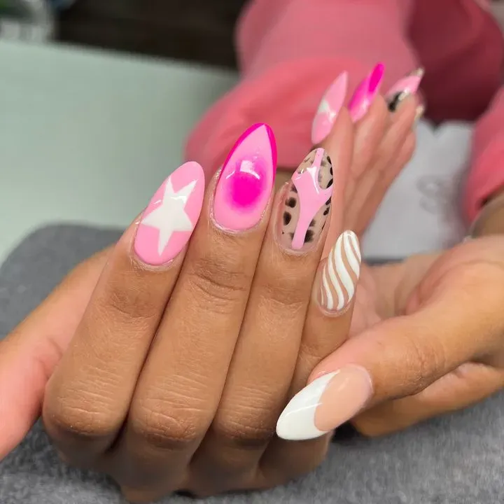 https://cdn.salonspotlight.com/photos/Yev8EaIsLDzv4doj3gz3/501ce4b9-3663-4c25-a048-25e833cfb454_720x720