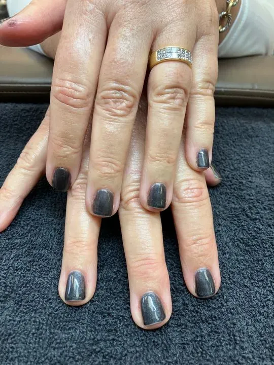 https://cdn.salonspotlight.com/photos/YfWqWxHE8uD9K8KsEBmx/7181f673-0c8c-4358-90b5-50d1e12c69cb_720x720