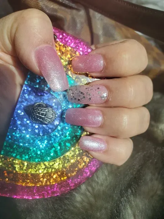 https://cdn.salonspotlight.com/photos/YfWy93r09qDiD8yIppMC/68db46ee-f31f-49c1-9dad-ed8bb69e5909_720x720