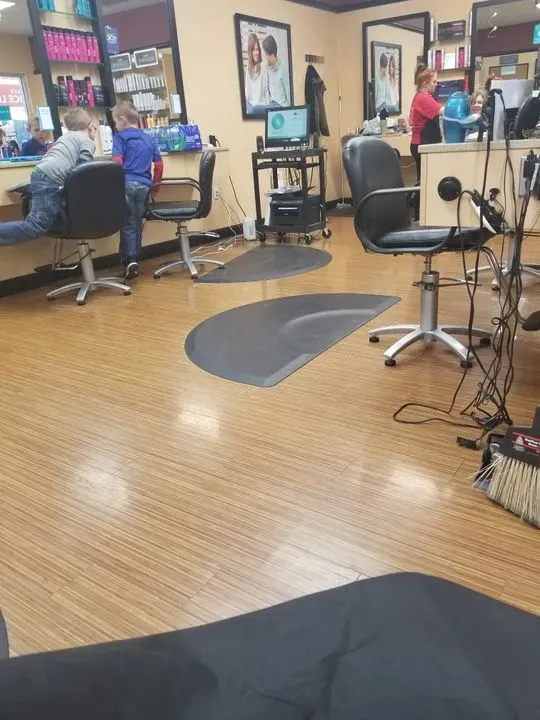 https://cdn.salonspotlight.com/photos/Yg3BnrlTlZZm3UOHe21o/1c53158e-d3ef-4475-afdd-6c51bc3007e2_720x720