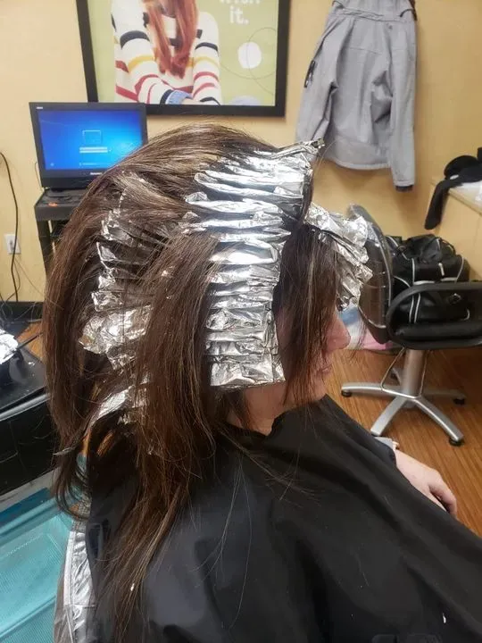 https://cdn.salonspotlight.com/photos/Yg3BnrlTlZZm3UOHe21o/eda0e323-2b6a-4cc7-8c63-3ae03b69f70d_720x720
