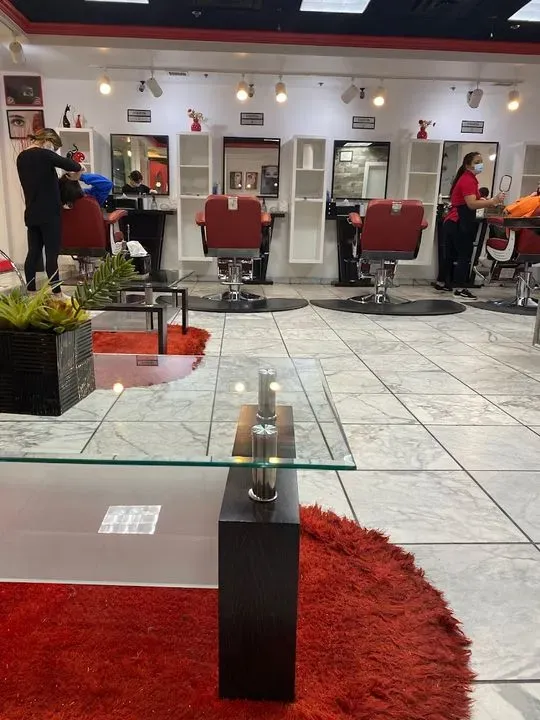 https://cdn.salonspotlight.com/photos/YgEB3Wd0x2bS0Brj1aYR/076d303e-6564-4464-8b12-5406809c29a5_720x720