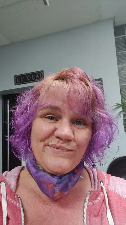 https://cdn.salonspotlight.com/photos/YgYV3Hnm6Y7gTyr9Vj6V/9773bb59-b7ad-4dfc-be1f-0f505500b491_720x720