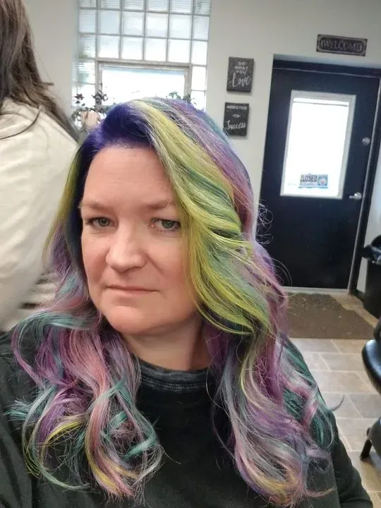 https://cdn.salonspotlight.com/photos/YgYV3Hnm6Y7gTyr9Vj6V/def4f7bd-da89-4574-851c-707e2b00f9e5_720x720