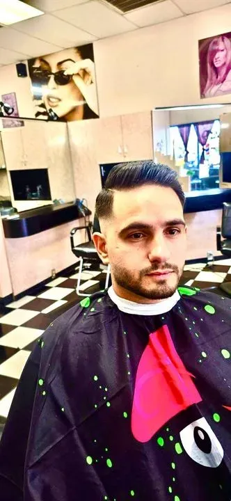 https://cdn.salonspotlight.com/photos/YgaeJ5RkNAI6cfULBYYQ/d70fec6b-f536-4ae3-ba14-c365e2042f16_720x720