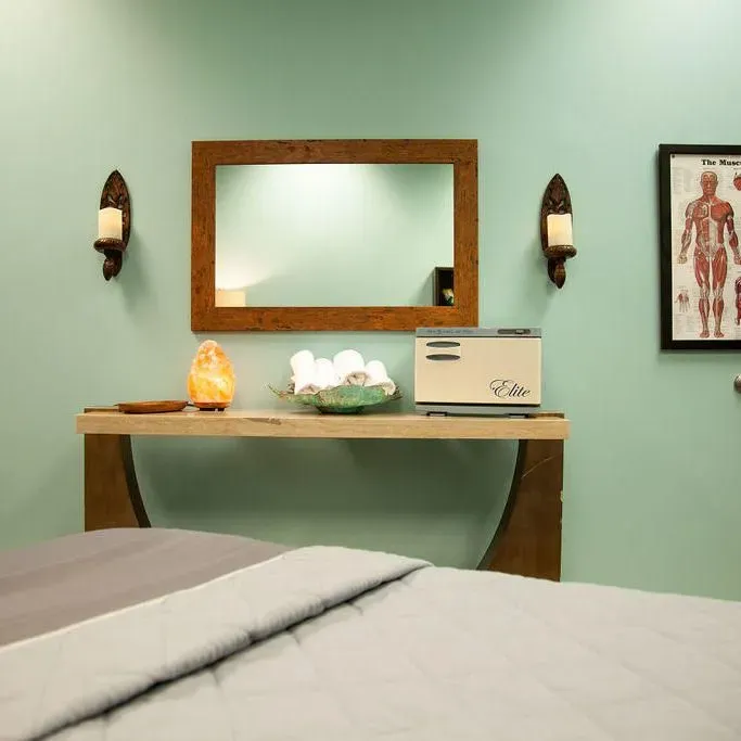https://cdn.salonspotlight.com/photos/YhCEjNR8EIzaHnoUq3aQ/c72a8238-df04-41b4-a17c-c60c4aa00c56_720x720