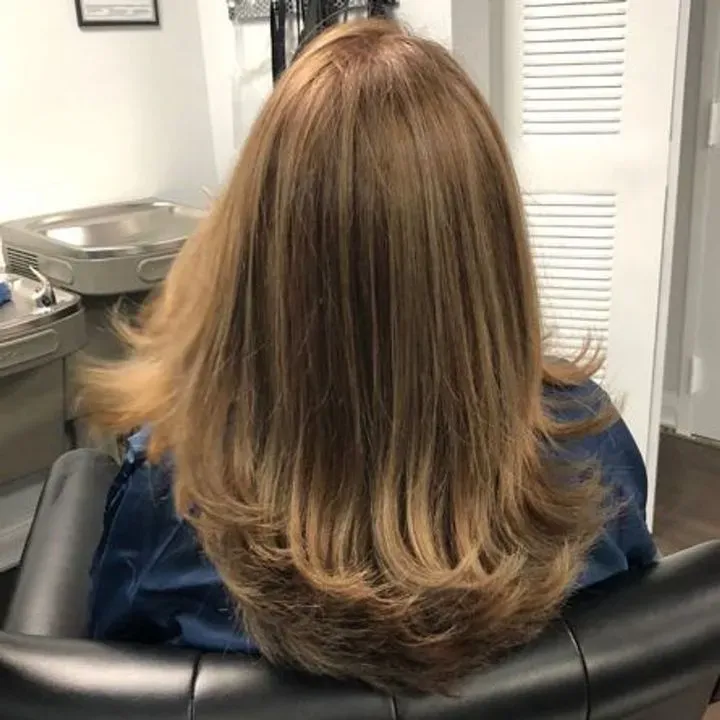 https://cdn.salonspotlight.com/photos/YiPO1piIosqGWZO0KANR/785747e4-bc6f-4212-b0e9-b19c7af84099_720x720