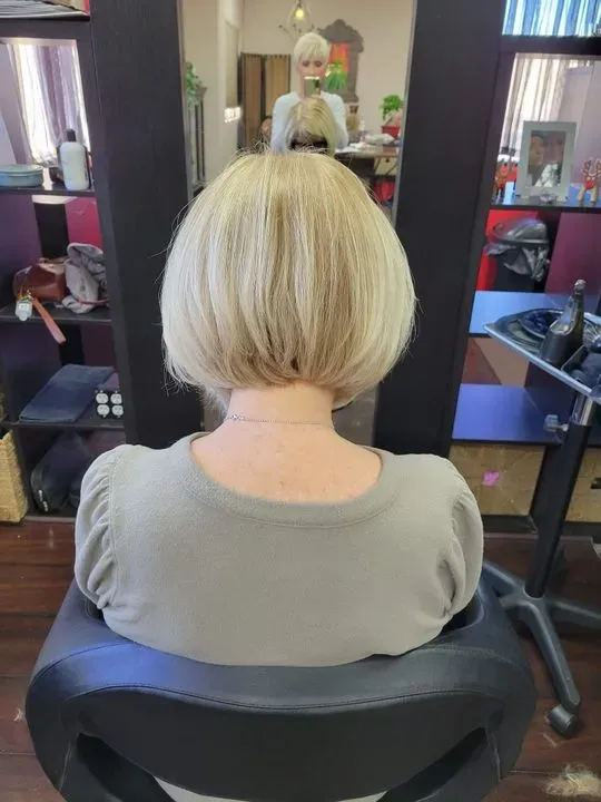 https://cdn.salonspotlight.com/photos/YiaL1O55Wg2N55TydOX1/3d6faa22-c2b5-4ad4-ae3d-81110a72eb5b_720x720