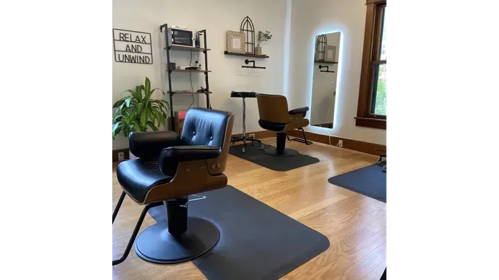 https://cdn.salonspotlight.com/photos/YimujqvDB5vhiRDTaePm/d264f9d8-d685-4fa6-a838-3c763888789c_720x720