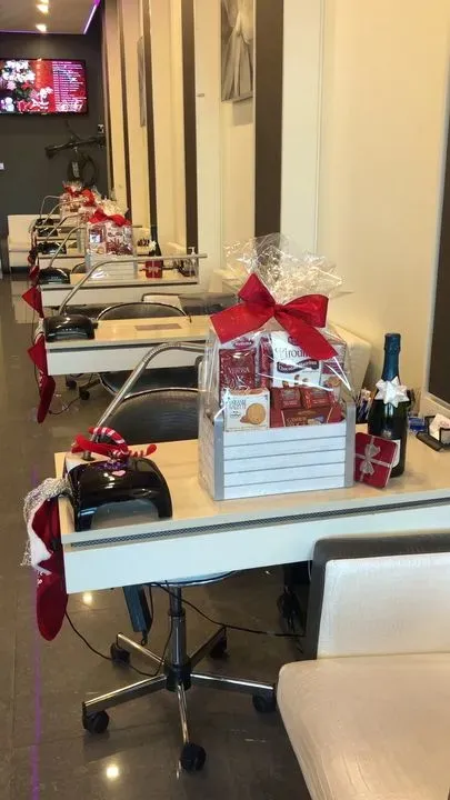https://cdn.salonspotlight.com/photos/Yj7PvWcdx6GQU3IOLQTt/e9a94d7b-0dfb-43e8-9847-872b95f37892_720x720