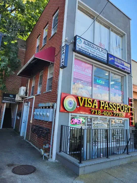 https://cdn.salonspotlight.com/photos/YjlV8Yp1RyPQDvDGnRaC/970826ef-4ba2-4404-a3e2-37d4272fb8d0_720x720