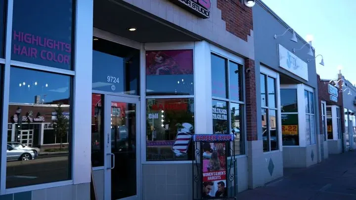 https://cdn.salonspotlight.com/photos/YkhGjVk5jGbLVUqMq3SD/28ead350-8062-4d62-8da9-2698365e233a_720x720