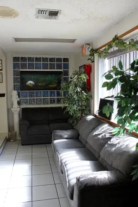 https://cdn.salonspotlight.com/photos/YmzFPeR05CafOgNHnK7Q/c825f2c9-1748-49e6-a548-d0d0c451b09b_720x720