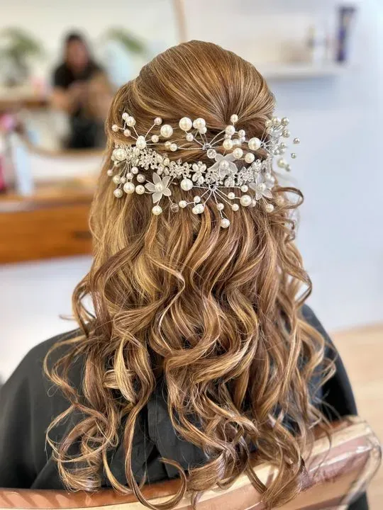 https://cdn.salonspotlight.com/photos/YnB4I8nRIbWC73RAs0y6/c6672629-759d-4383-b715-006873c2c95d_720x720
