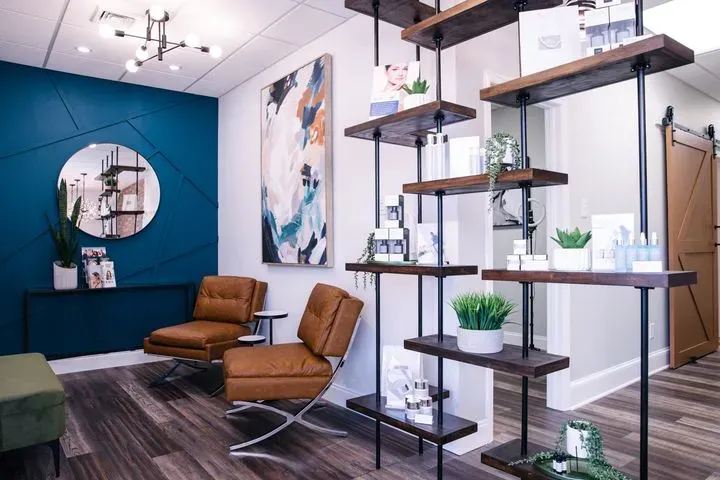 https://cdn.salonspotlight.com/photos/YnMEfOTllDGmg7jjhTwD/9d9dbdaf-01f5-4a46-8085-ce208f325fa6_720x720