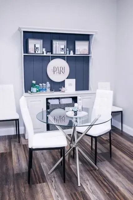 https://cdn.salonspotlight.com/photos/YnMEfOTllDGmg7jjhTwD/a7ce0d90-30a4-464f-ad9d-24e9240daa01_720x720