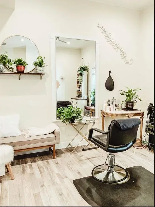 https://cdn.salonspotlight.com/photos/Yna8ga9QWLDpB34TFhsQ/457204a8-2dcf-47a6-a97e-605e04774c42_720x720