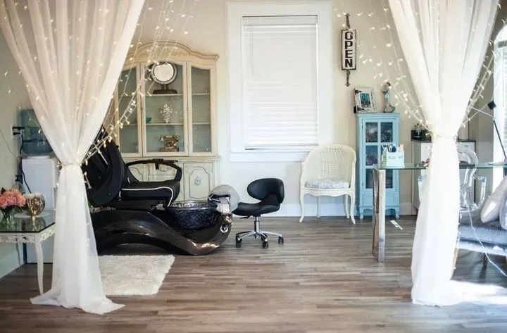https://cdn.salonspotlight.com/photos/Yna8ga9QWLDpB34TFhsQ/802d0456-de24-4a0f-b91f-df69a1aaf79a_720x720