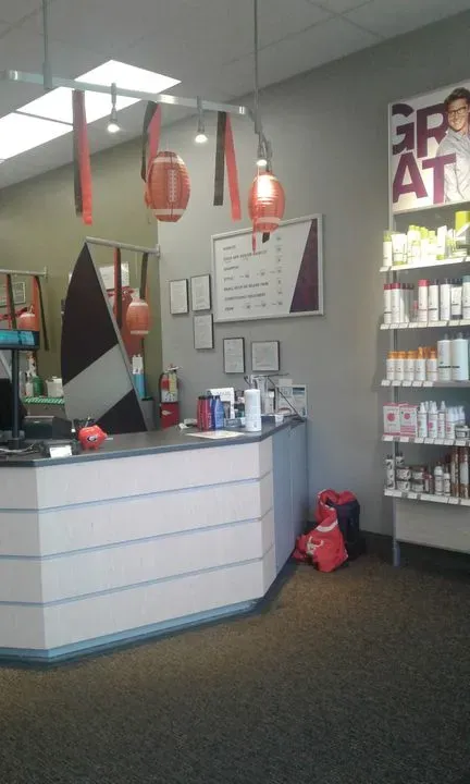 https://cdn.salonspotlight.com/photos/YpmLn2Ij1TmbwB0Nn3Zp/0ed40fbf-7de5-4431-b444-c4ce71df84b6_720x720