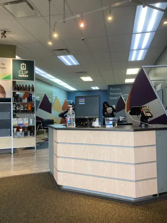 https://cdn.salonspotlight.com/photos/YpmLn2Ij1TmbwB0Nn3Zp/81e74606-9587-46b1-88ab-f07a0177f724_720x720