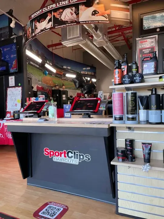 https://cdn.salonspotlight.com/photos/YrvHEKWniyxxYsnOv6FU/f539c81e-16a4-4a5e-87e5-acbe377e7afd_720x720