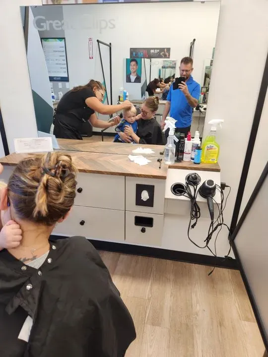 https://cdn.salonspotlight.com/photos/YskBI4LZrD2JXPwiBEpN/1cccb5c5-3efb-4134-8f54-b99e70a06ac2_720x720