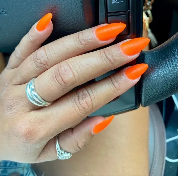 https://cdn.salonspotlight.com/photos/Yt7Ga2oCwRGSU8Hvk6hI/ecda612c-0986-42e7-a146-ee75ff79cc10_720x720