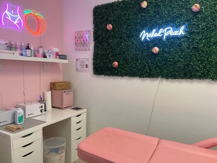 https://cdn.salonspotlight.com/photos/YtOuE3CebqTugAgdZfih/262b9d6f-8061-47bf-a71a-dd23c2f2ab02_720x720