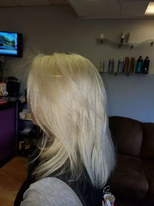 https://cdn.salonspotlight.com/photos/YtZWuFsrIzTxlE263ffM/79150944-9b4d-400f-9c23-d1bed286c26d_720x720