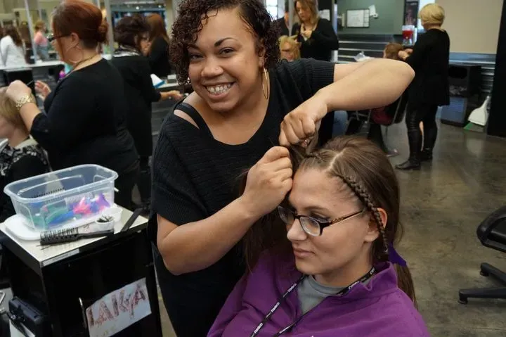 https://cdn.salonspotlight.com/photos/YuGqNeRrlnzasHzeiubd/e79ec453-c4f2-41ee-9939-144f5f8f32d6_720x720