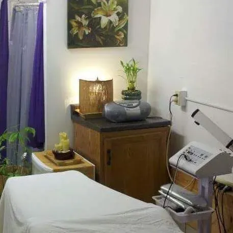 https://cdn.salonspotlight.com/photos/Yw0p5AddVkME6R1oau74/6f7a7f01-1c70-4079-98b1-1b58215c9f3a_720x720