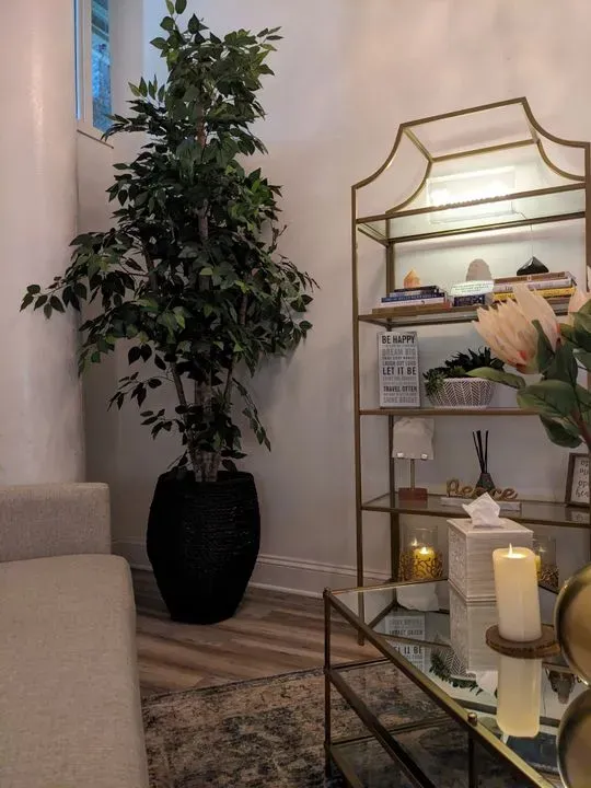 https://cdn.salonspotlight.com/photos/YwL7NzeQMPRBcVH8Pqre/2860ae21-7cdb-4f48-9d36-6910ba812d6c_720x720