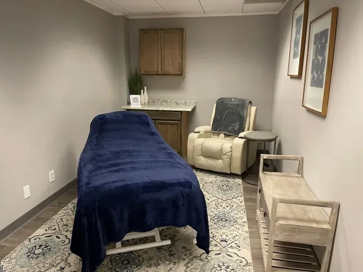 https://cdn.salonspotlight.com/photos/YxkITN1ZylDi8Tm0QwqE/3d97d00f-bffb-4a55-a518-0b37c648825c_720x720