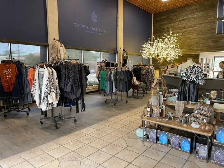 https://cdn.salonspotlight.com/photos/YxkITN1ZylDi8Tm0QwqE/de6d3c1e-4ab6-4b42-ae5c-7e4141912fb0_720x720