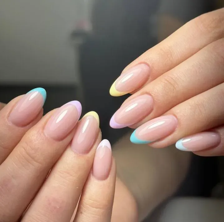 https://cdn.salonspotlight.com/photos/YxybibTNEPSEuZgv3Xgn/28d85d70-e2e1-48ba-b8ed-ee096b7129c4_720x720