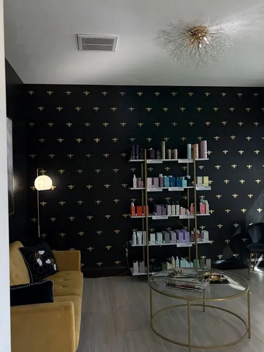 https://cdn.salonspotlight.com/photos/Z2EK0jOlzevrC0uFtnLA/6d24a7db-ddf2-4fc7-98d1-6b4e8ff5a85d_720x720