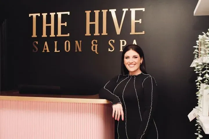 https://cdn.salonspotlight.com/photos/Z2EK0jOlzevrC0uFtnLA/7b3869aa-c788-40c6-b01f-821b11850509_720x720