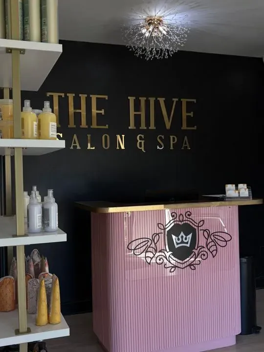 https://cdn.salonspotlight.com/photos/Z2EK0jOlzevrC0uFtnLA/ed2cac80-73a6-40ff-bf4a-b4f4d6a84c49_720x720