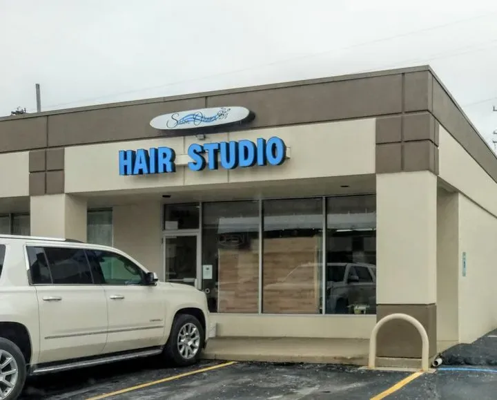 https://cdn.salonspotlight.com/photos/Z2lkCJRE0dp2KFRMN0nK/f925121d-7224-44a5-be25-8d8234e965a9_720x720