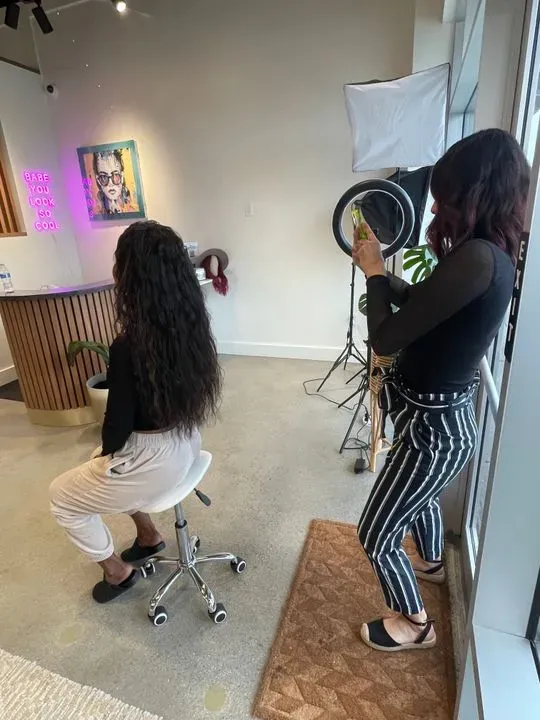 https://cdn.salonspotlight.com/photos/Z4BUmcH7tCqvsprPtZ57/29b75954-ae56-4941-a959-4164f093c33a_720x720