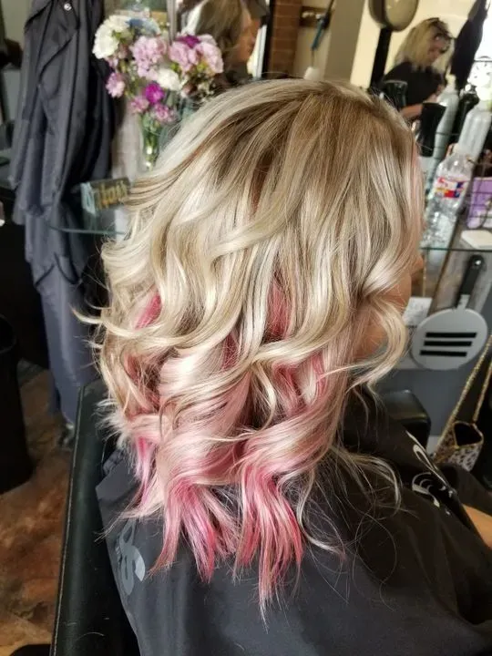 https://cdn.salonspotlight.com/photos/Z90iMfX667mFvNUSjXNU/bfaf93d4-49ca-41ed-8557-7044f23d5750_720x720