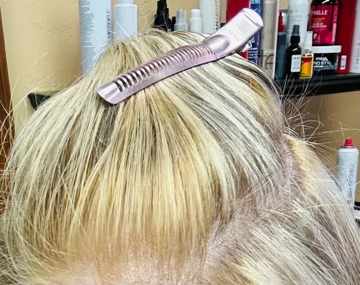 https://cdn.salonspotlight.com/photos/ZBQesegHHHzdf9qIhlbq/172cc692-dc5f-40bc-9e66-4cdcecc2a8cd_720x720