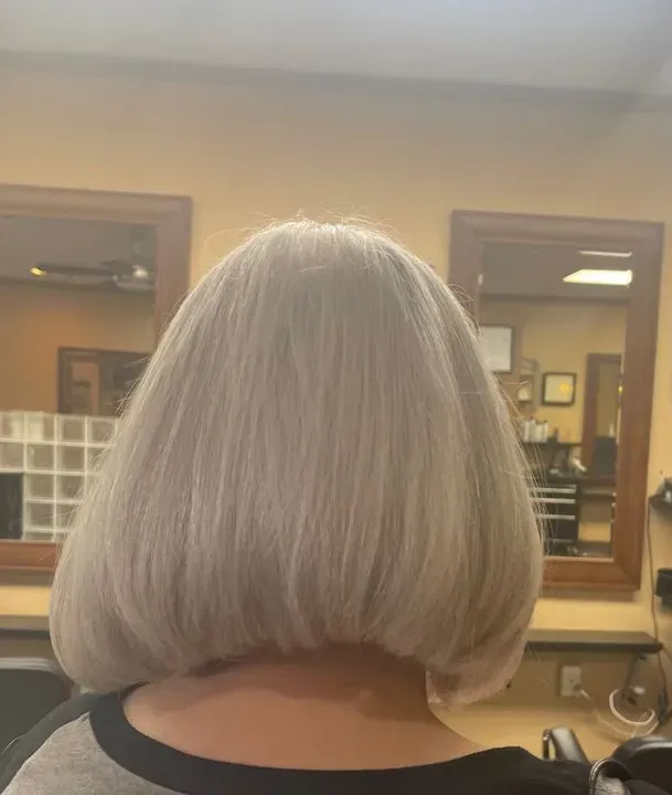 https://cdn.salonspotlight.com/photos/ZBQesegHHHzdf9qIhlbq/2841aafe-b552-46af-8590-e011855f41d2_720x720