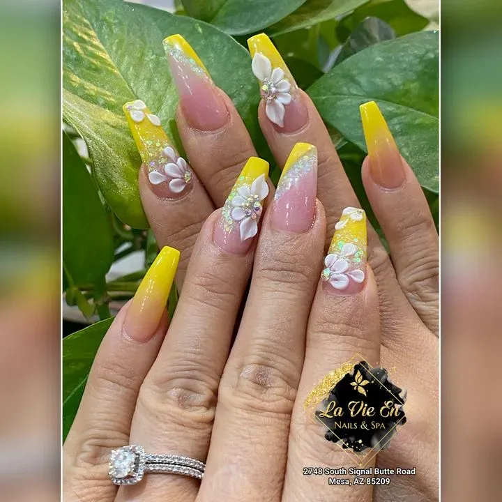 https://cdn.salonspotlight.com/photos/ZDSztvEnBmUPKlzXqhl4/16416279-a10e-47cc-b0b3-4d70c94327c8_720x720