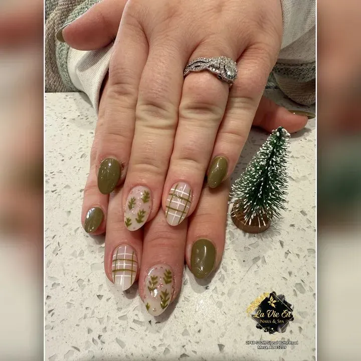 https://cdn.salonspotlight.com/photos/ZDSztvEnBmUPKlzXqhl4/20d466d3-299e-4435-bd68-d6b5098a9ca6_720x720