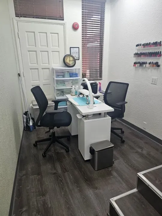 https://cdn.salonspotlight.com/photos/ZFiIpalKAR5Wz0EFDUFc/6d564e44-b882-4467-9d90-644b3934f115_720x720