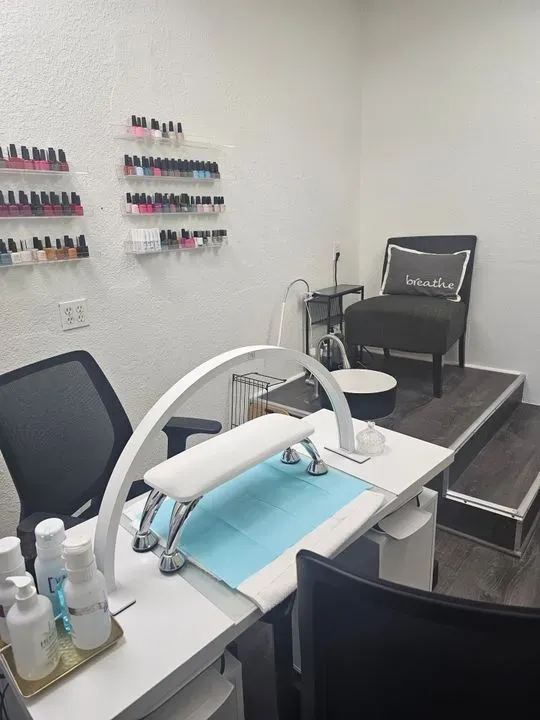 https://cdn.salonspotlight.com/photos/ZFiIpalKAR5Wz0EFDUFc/6feaa296-3699-43a8-9ddc-76ed5c080147_720x720