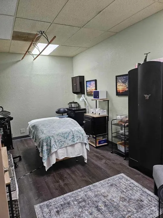 https://cdn.salonspotlight.com/photos/ZFiIpalKAR5Wz0EFDUFc/fa9c3860-0f70-48fa-b0c2-b0a6dc6c4a86_720x720
