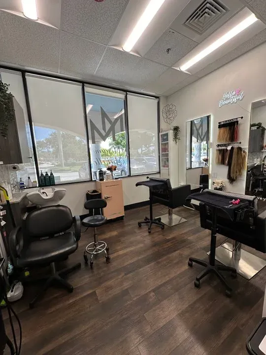 https://cdn.salonspotlight.com/photos/ZFuQ0fxMsydaV592PTdq/32152052-fa07-48e5-8a43-6fb9295c9c9c_720x720